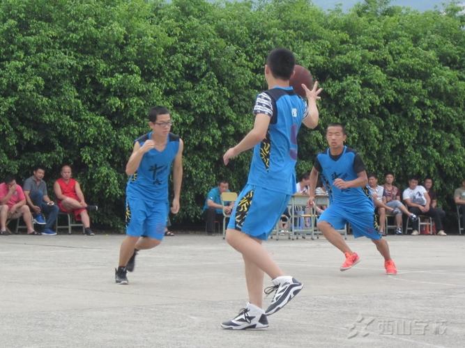三人绕八字传球上篮与滑步杨岑山老师篮球观摩课