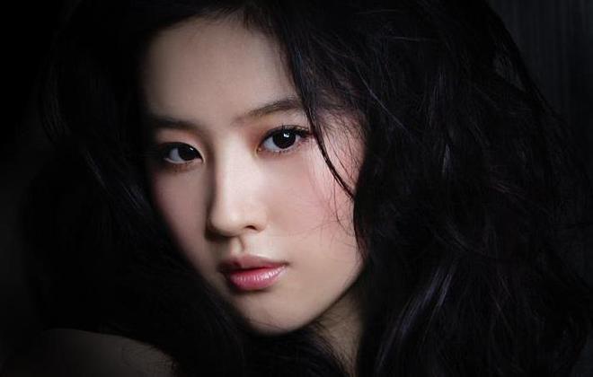 漂亮的美女32岁的刘亦菲人生的每一刻都是让自己成长和蜕变